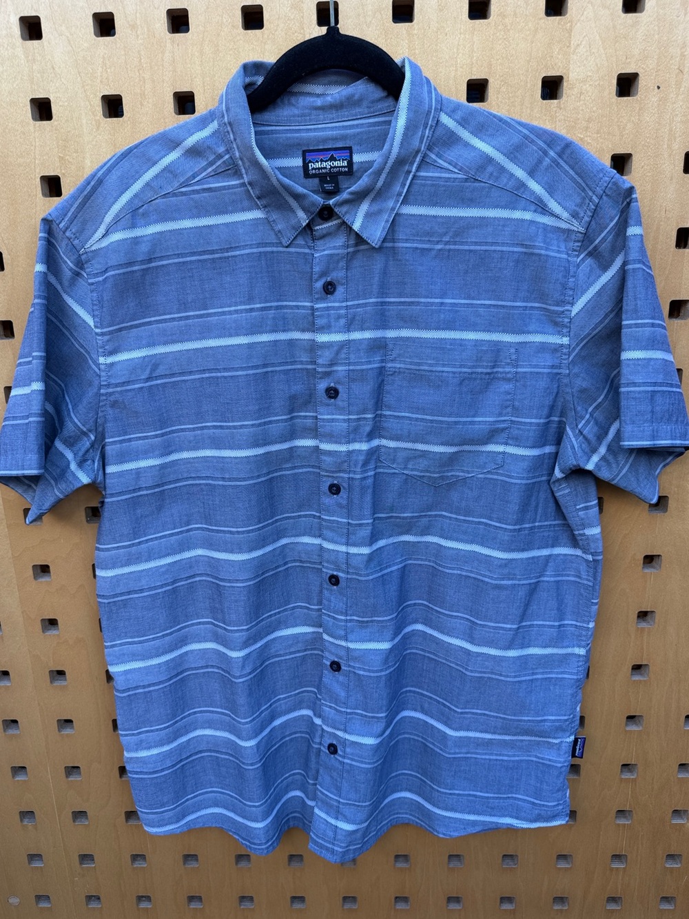 Patagonia Mens Large Fezzman Short Sleeve Button Down Shirt Blue Stripe Organic